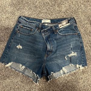 Abercrombie Mom Short - NWT